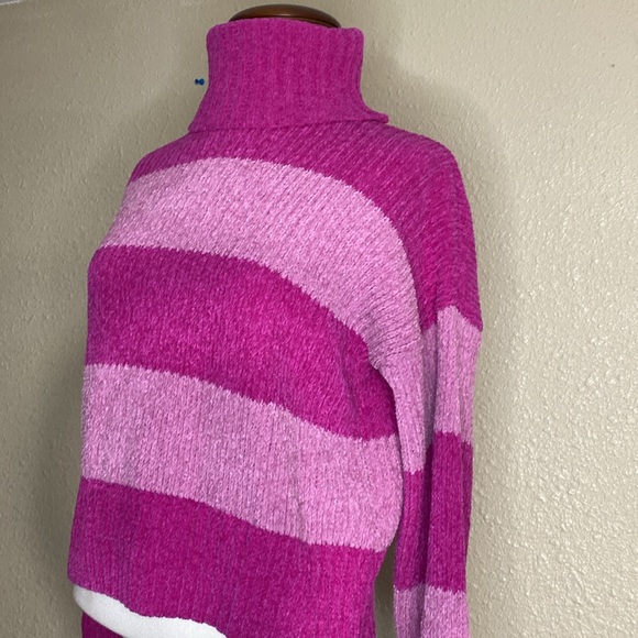 Pink Rose Turtleneck Cropped Sweater NWOT Size M - Picture 4 of 10